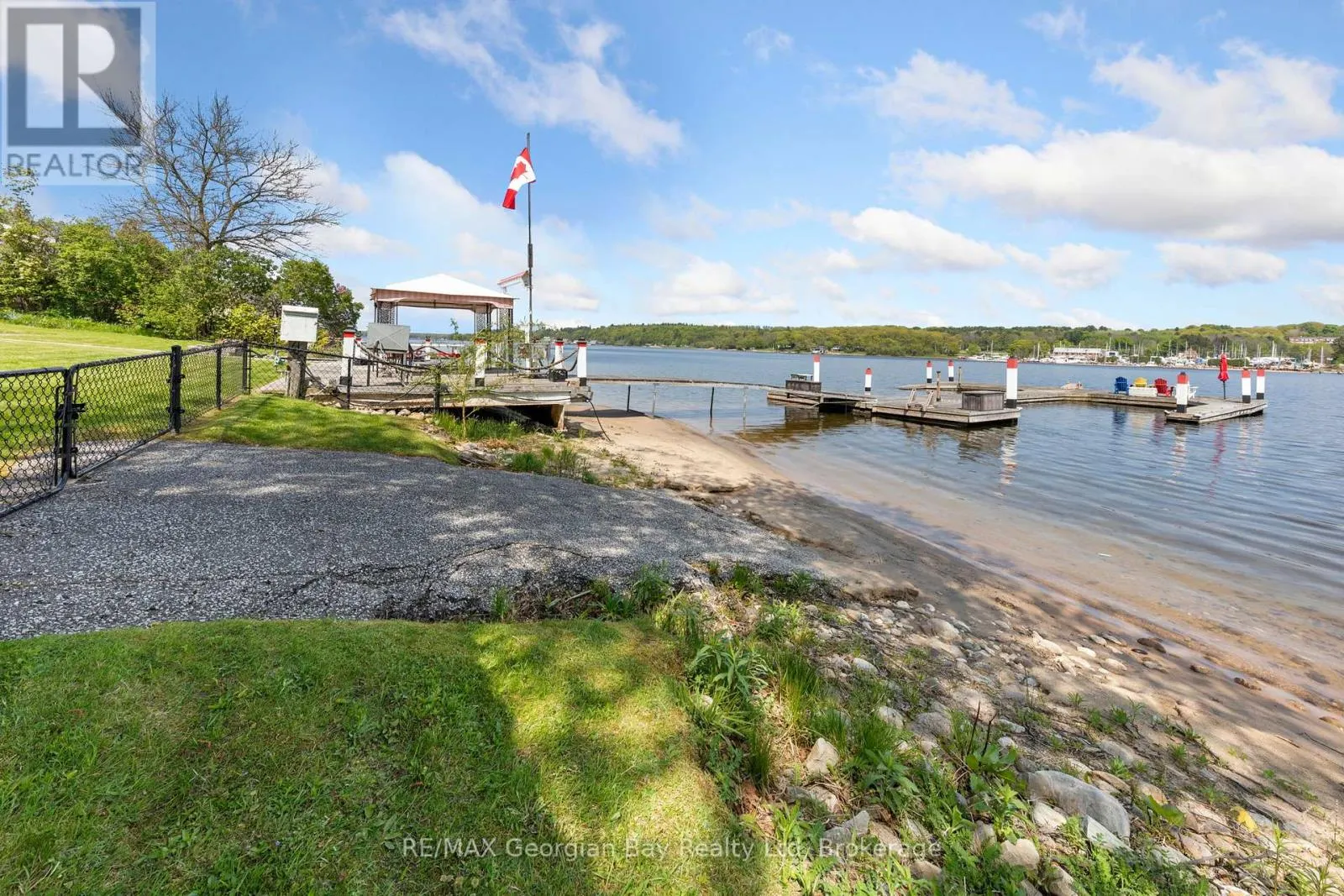 405 CHAMPLAIN ROAD