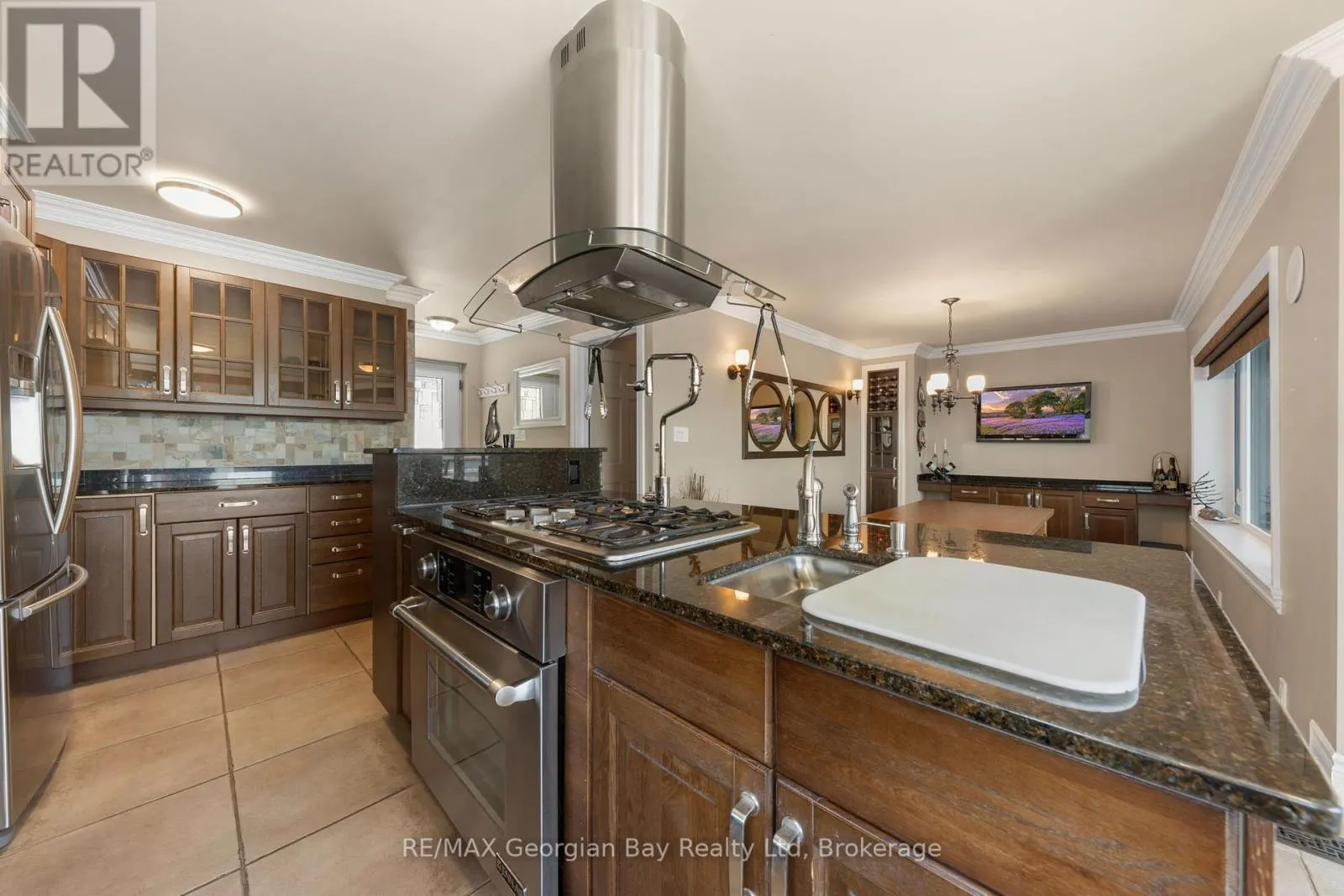 405 CHAMPLAIN ROAD