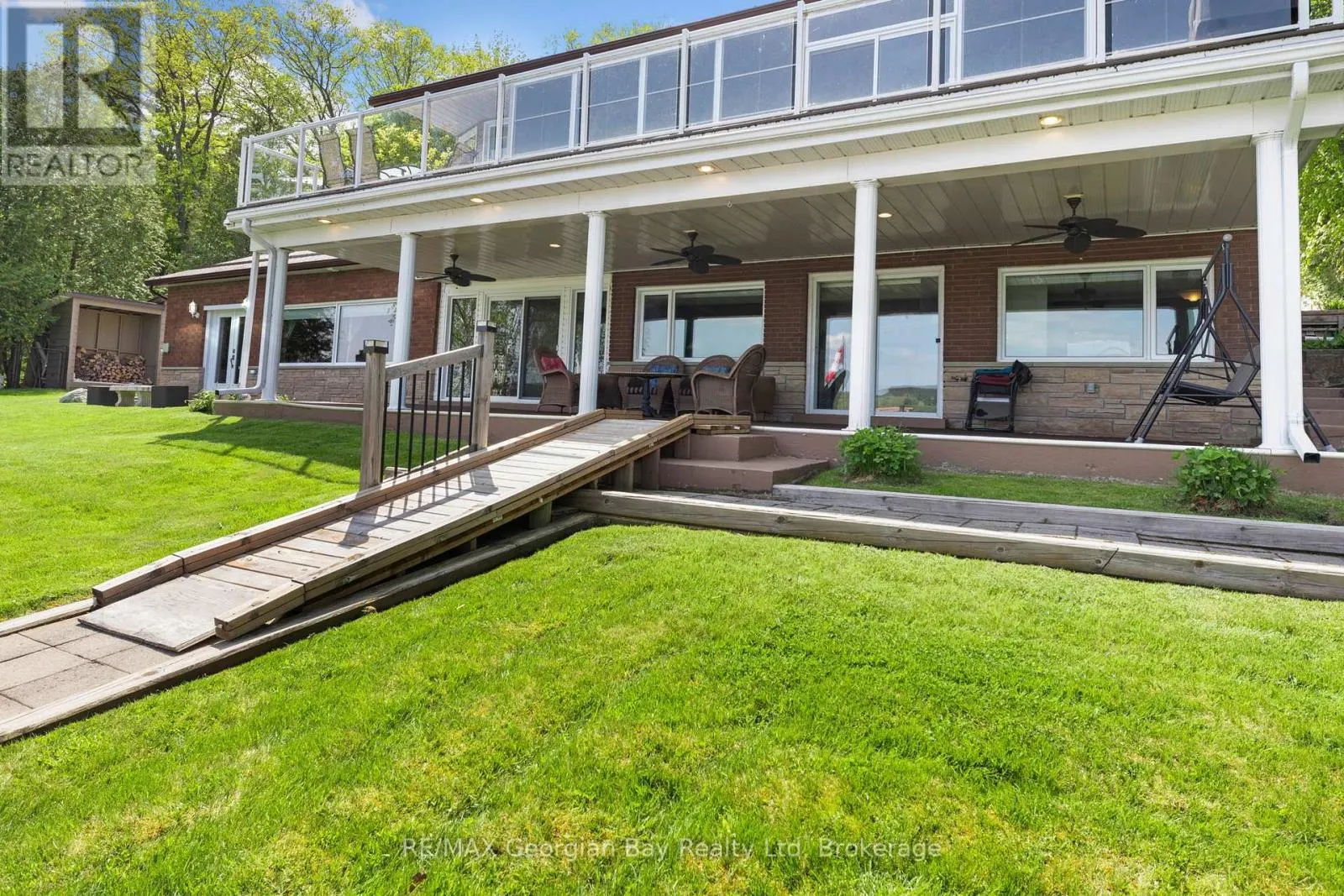 405 CHAMPLAIN ROAD