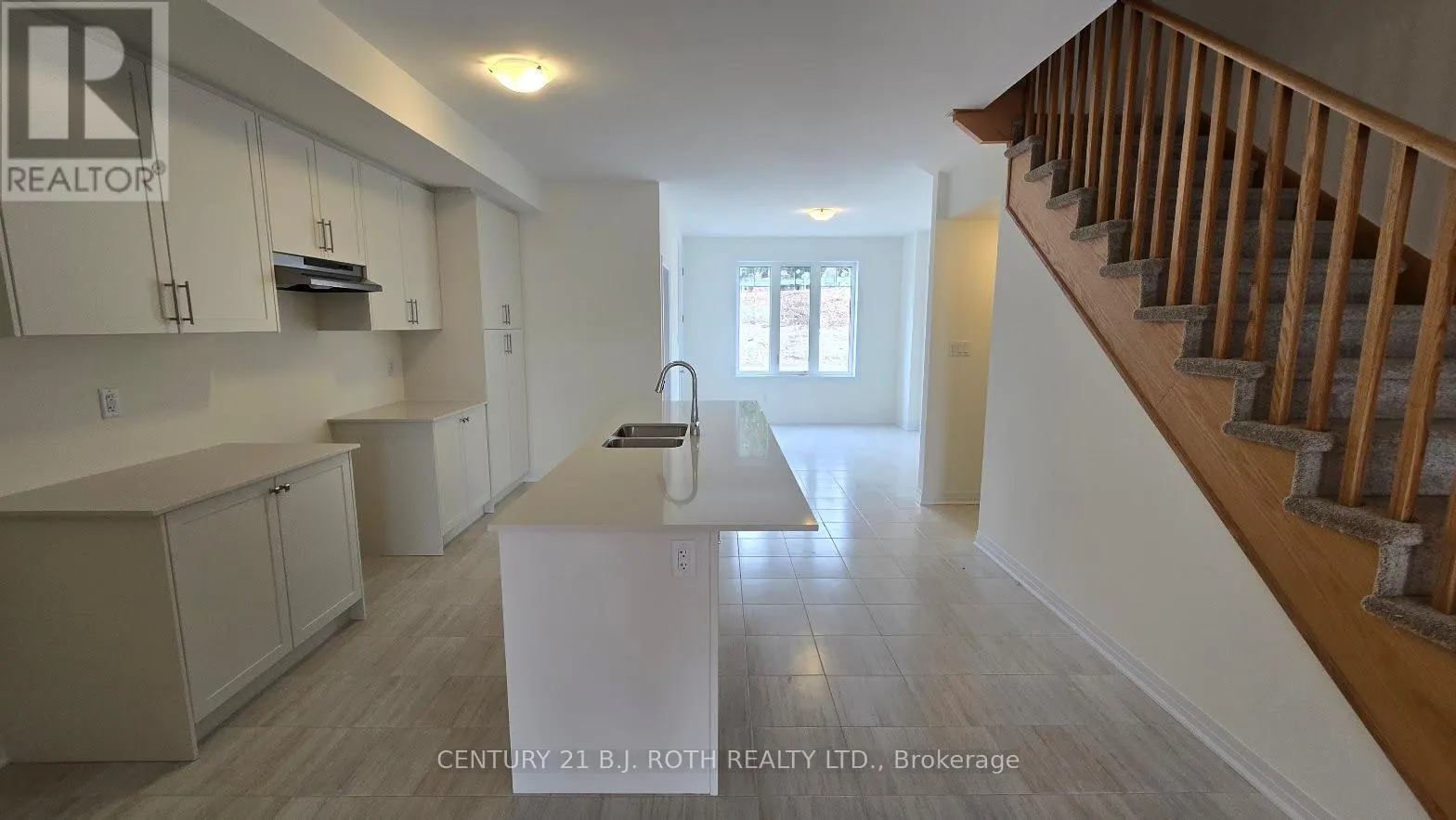 546 HUDSON CRESCENT