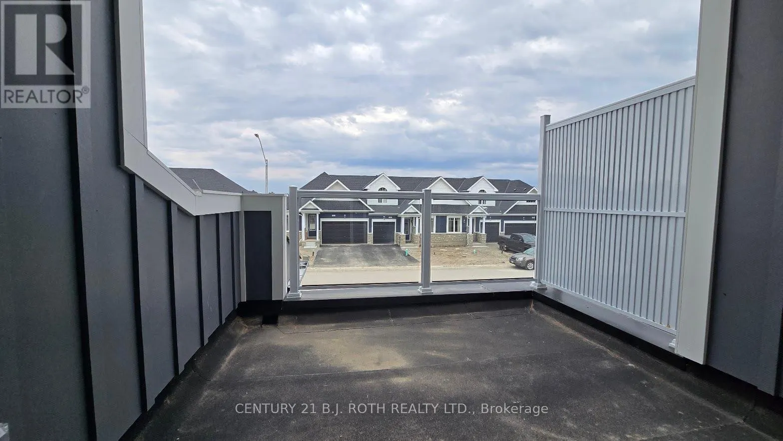 546 HUDSON CRESCENT