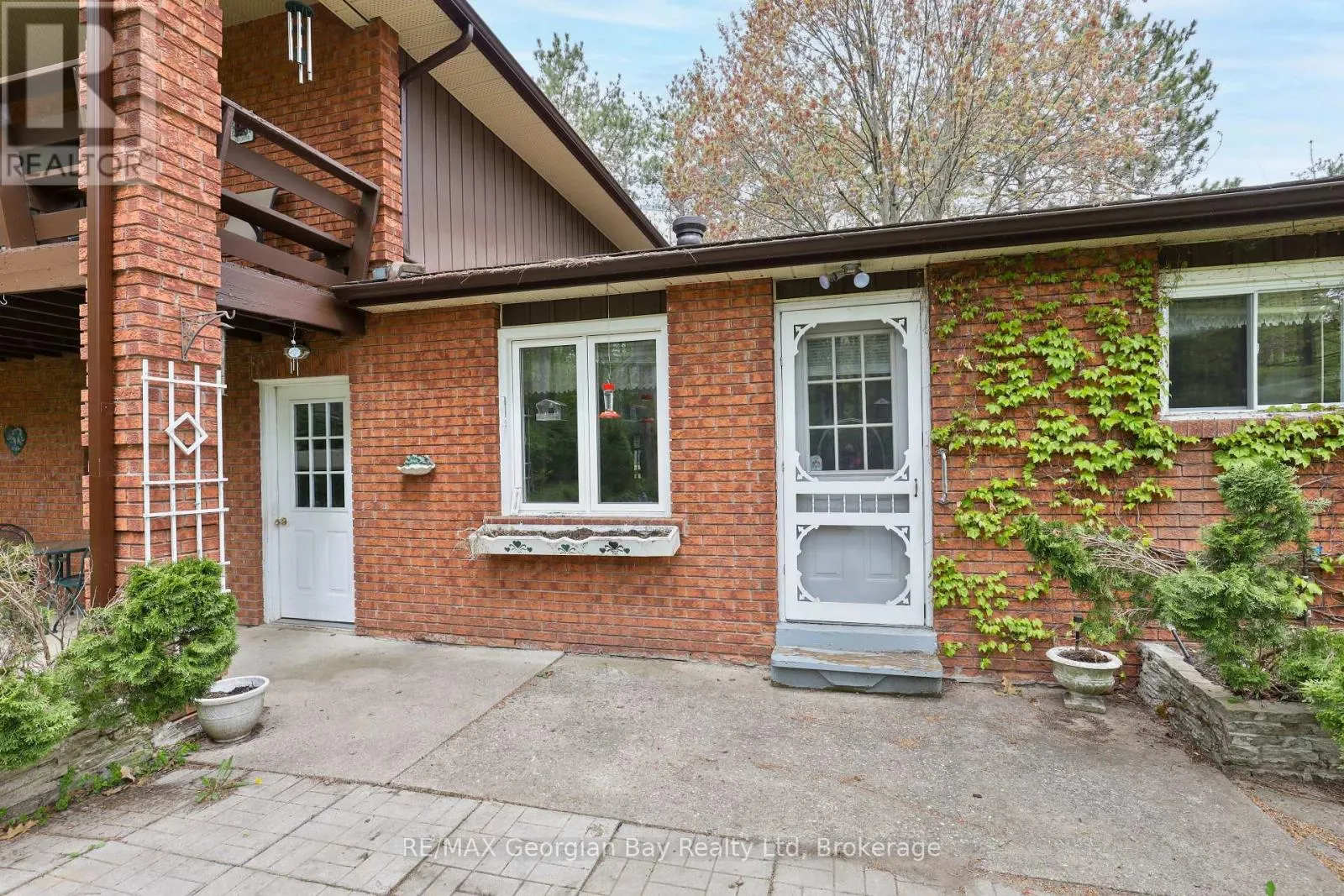 1 LINDALE AVENUE