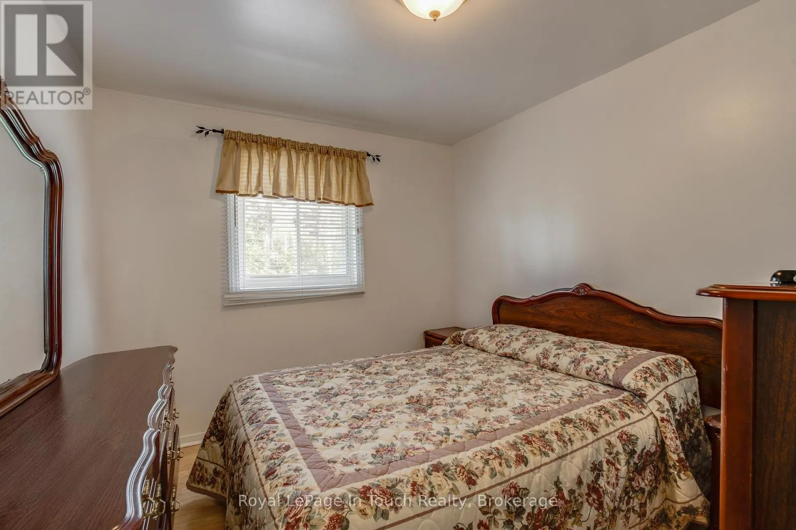 35 TINY BEACHES ROAD S