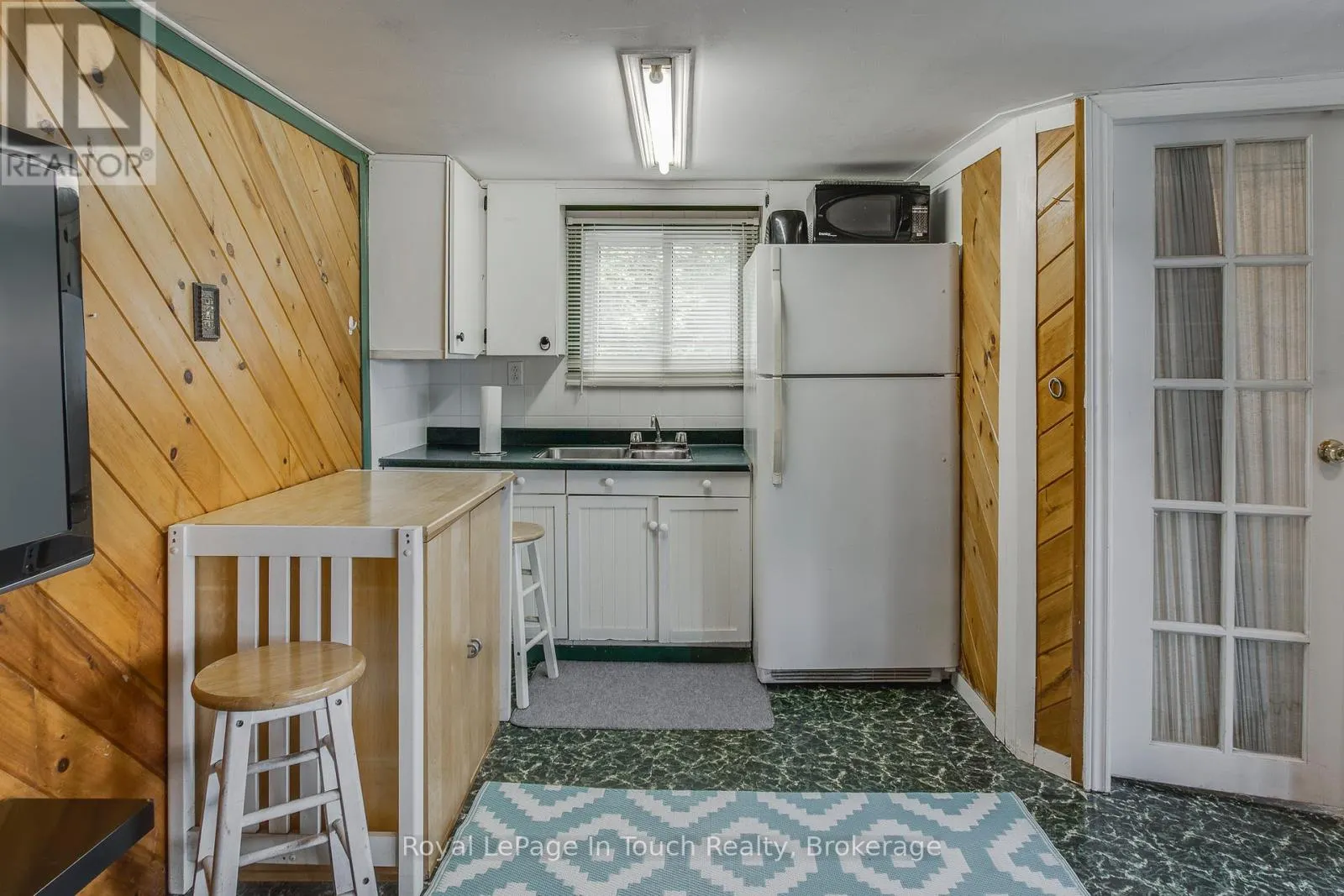 35 TINY BEACHES ROAD S