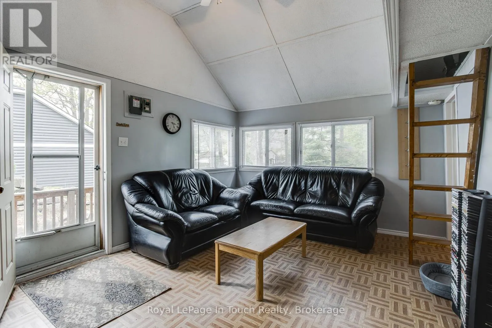 35 TINY BEACHES ROAD S