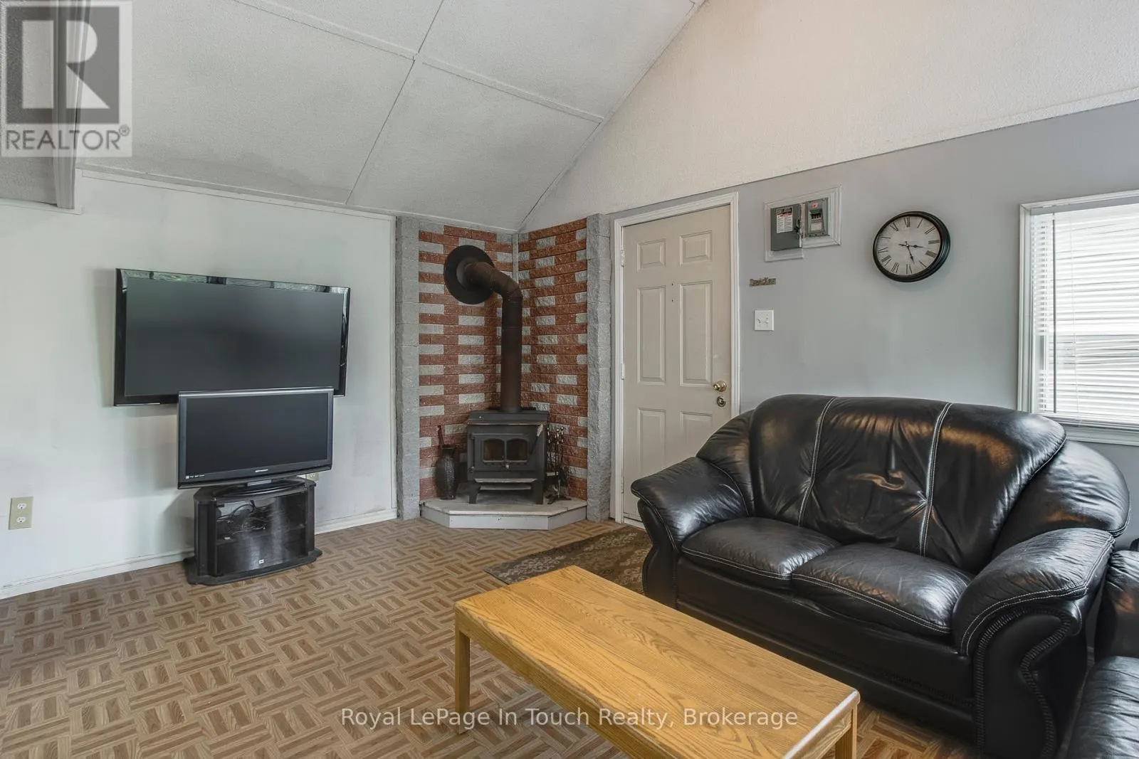 35 TINY BEACHES ROAD S