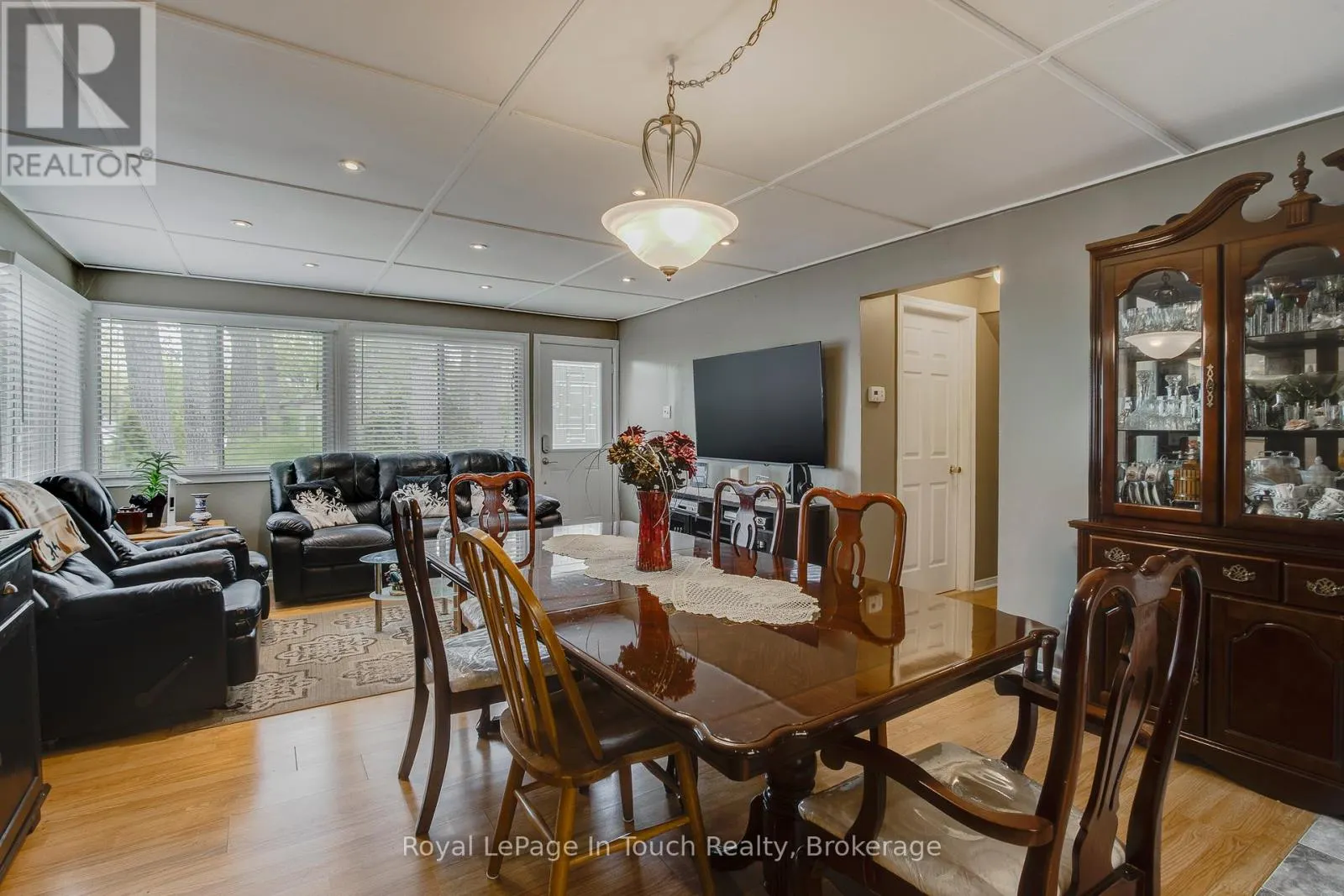 35 TINY BEACHES ROAD S