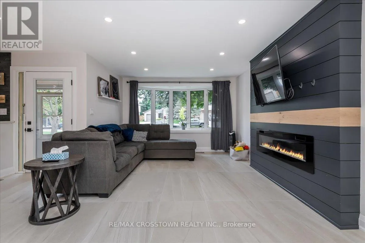 4 HIGHCROFT ROAD