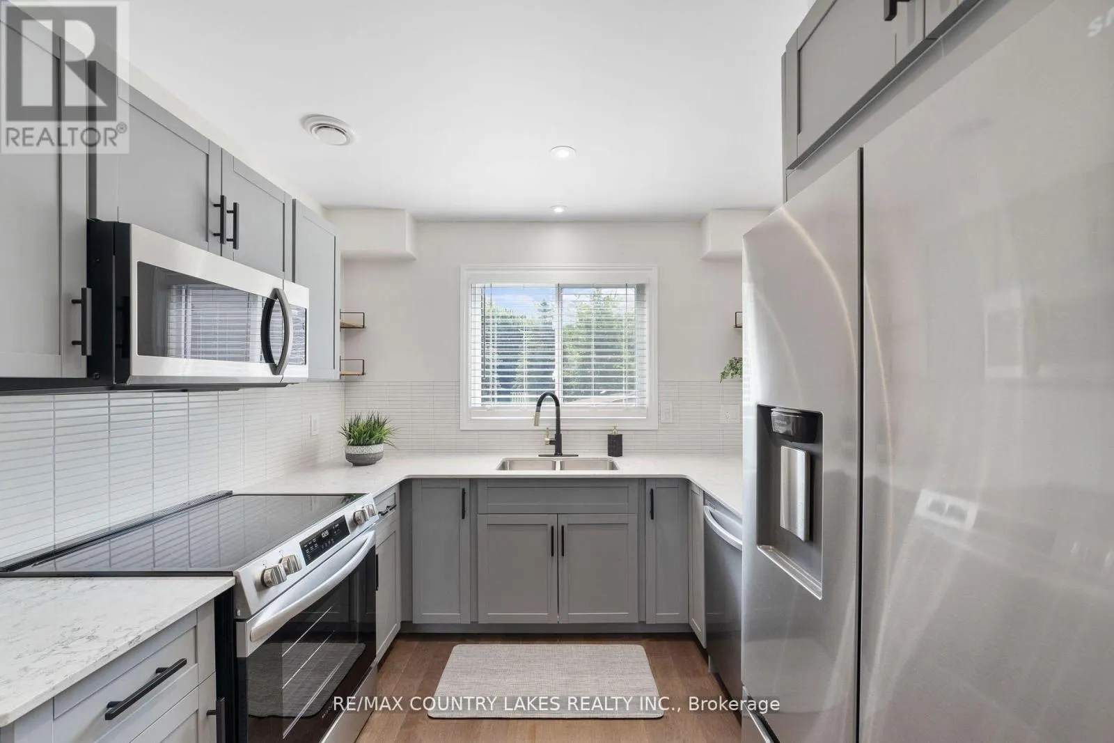 22 - 100 LAGUNA PARKWAY
