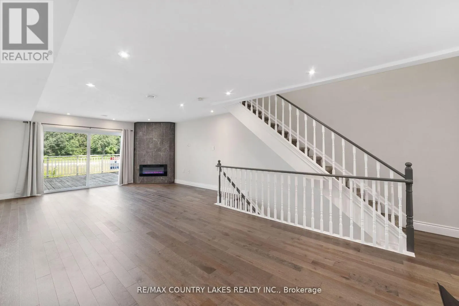 22 - 100 LAGUNA PARKWAY