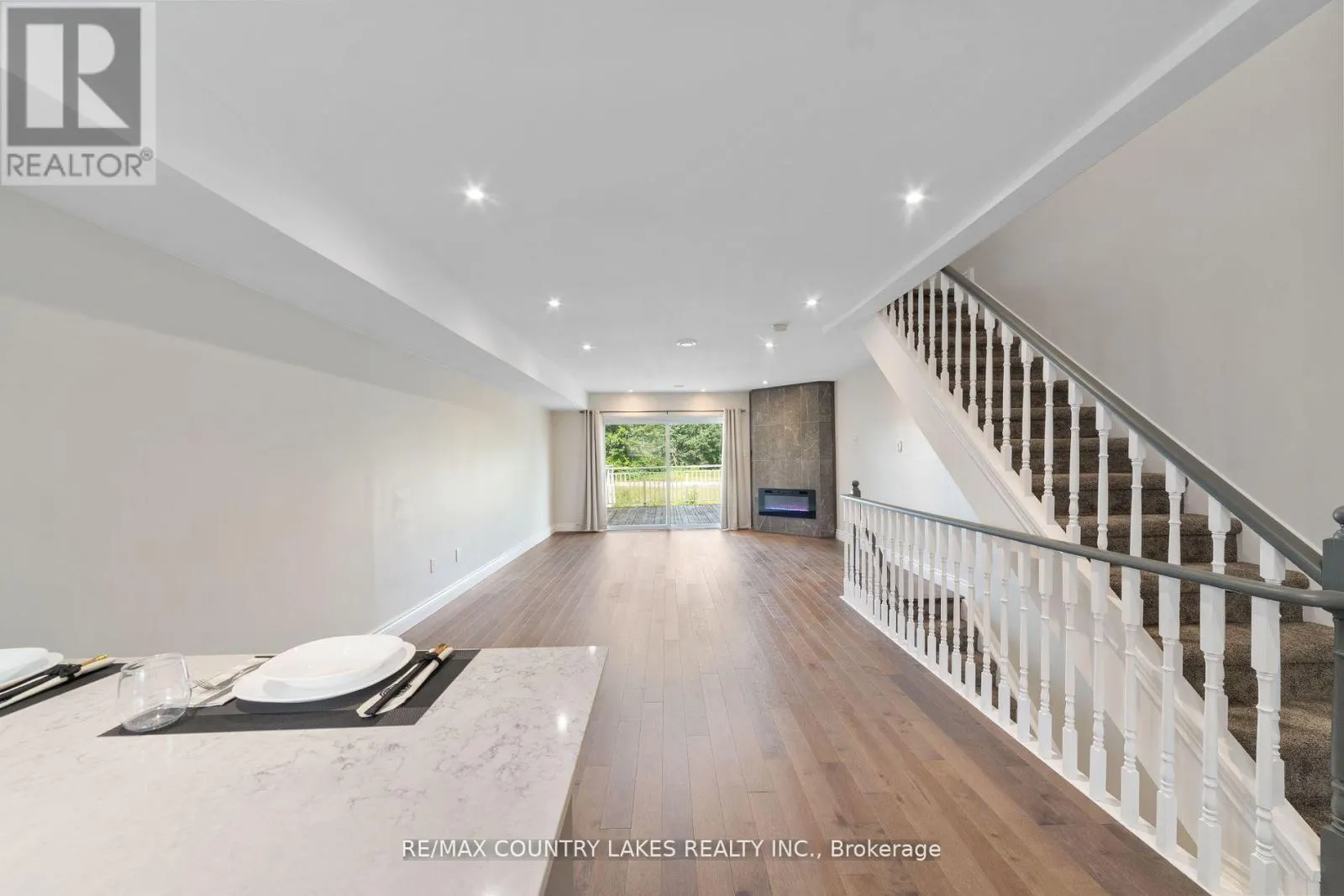 22 - 100 LAGUNA PARKWAY