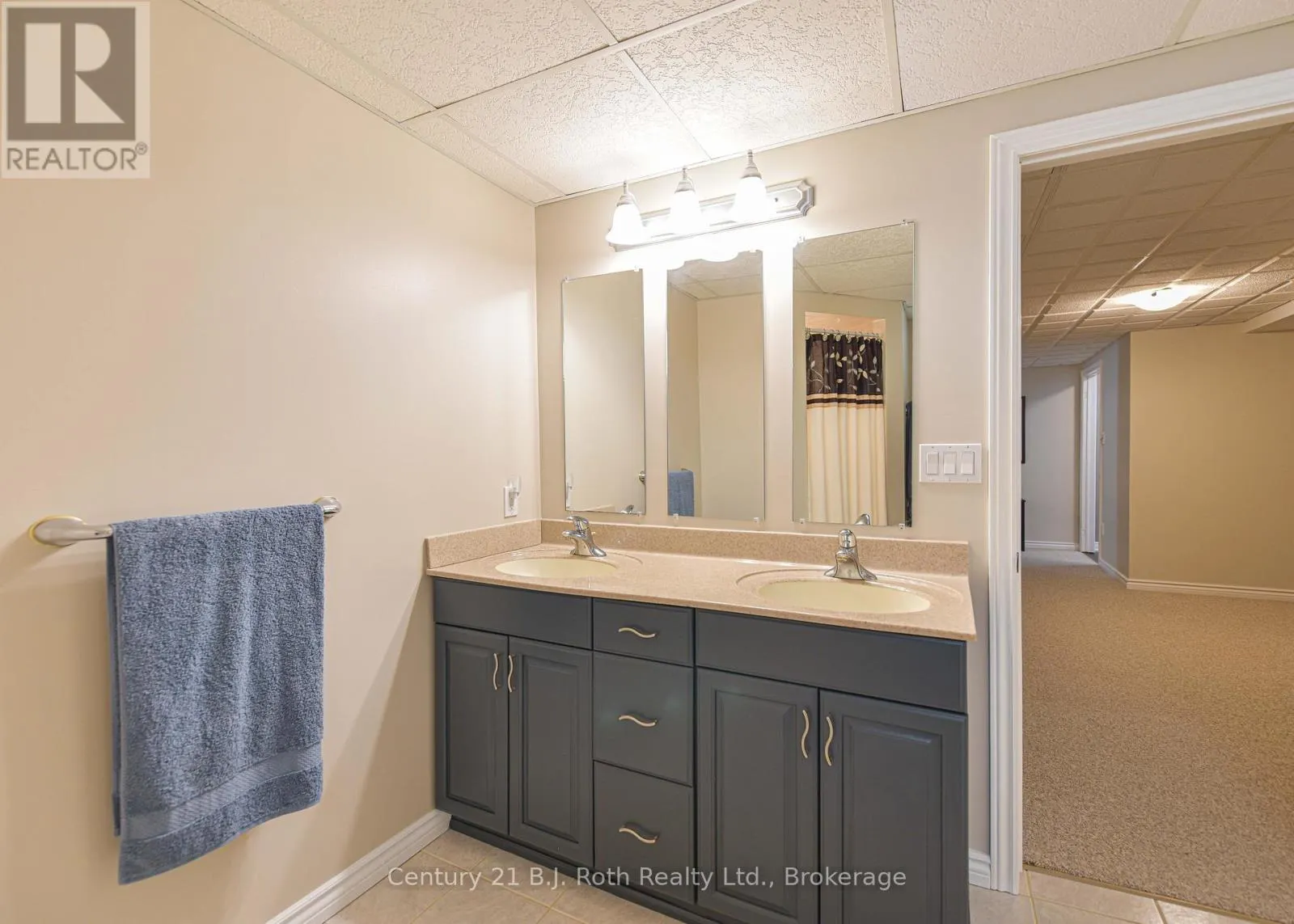 3196 MONARCH DRIVE