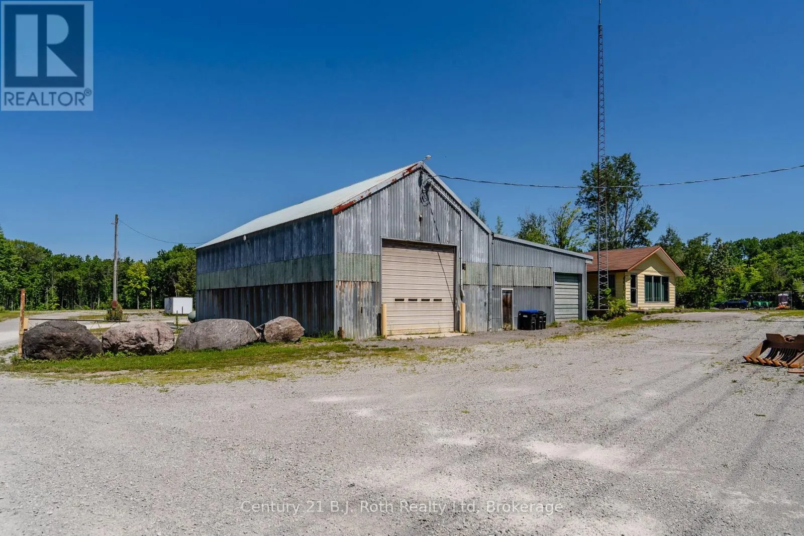 2565 QUARRY ROAD