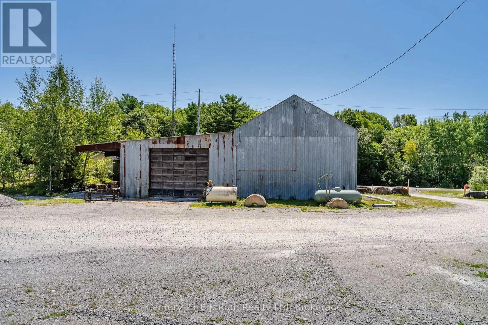 2565 QUARRY ROAD