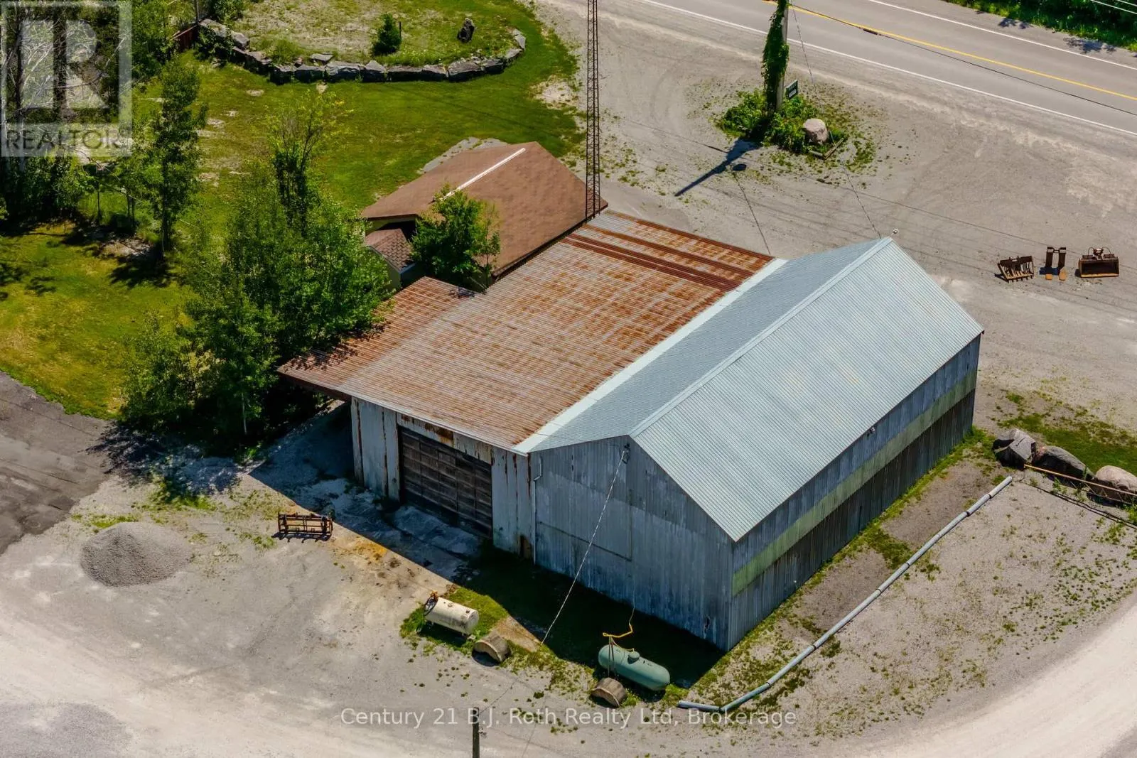 2565 QUARRY ROAD