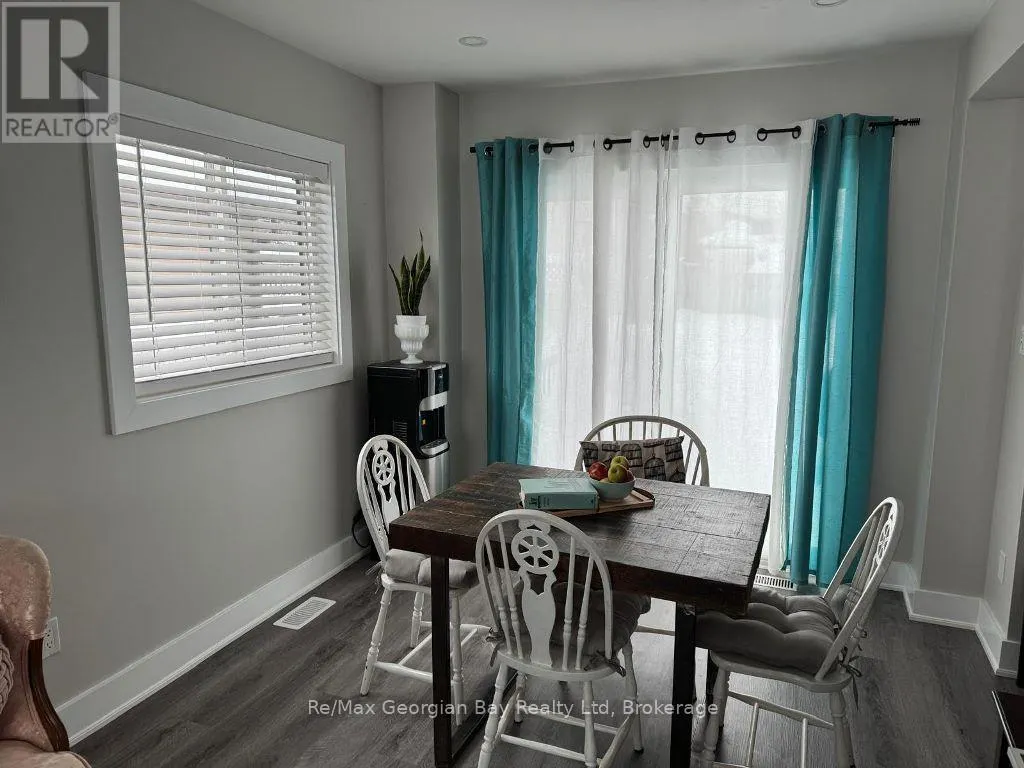 334 ROSE CRESCENT