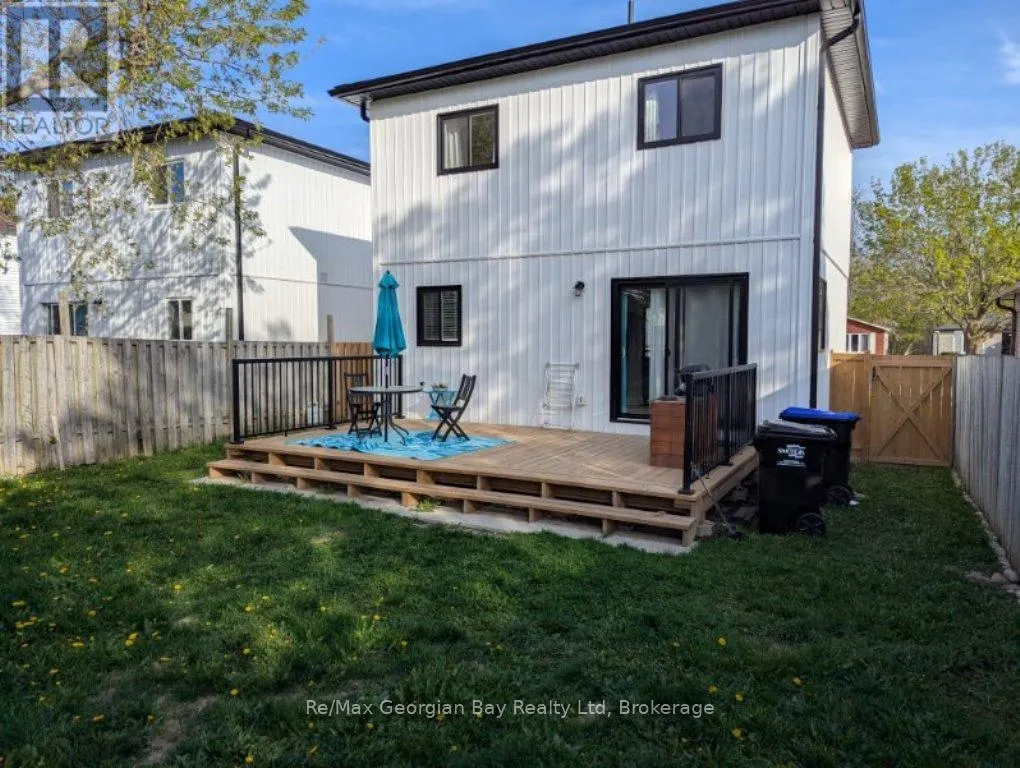334 ROSE CRESCENT