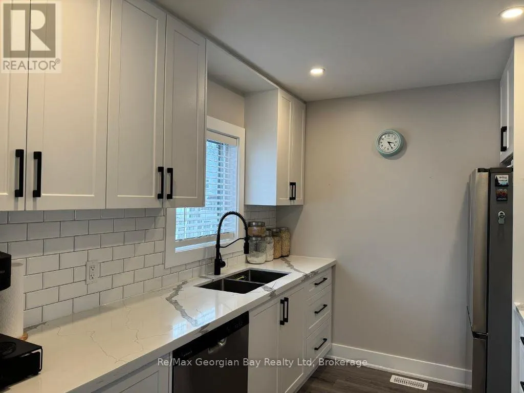 334 ROSE CRESCENT