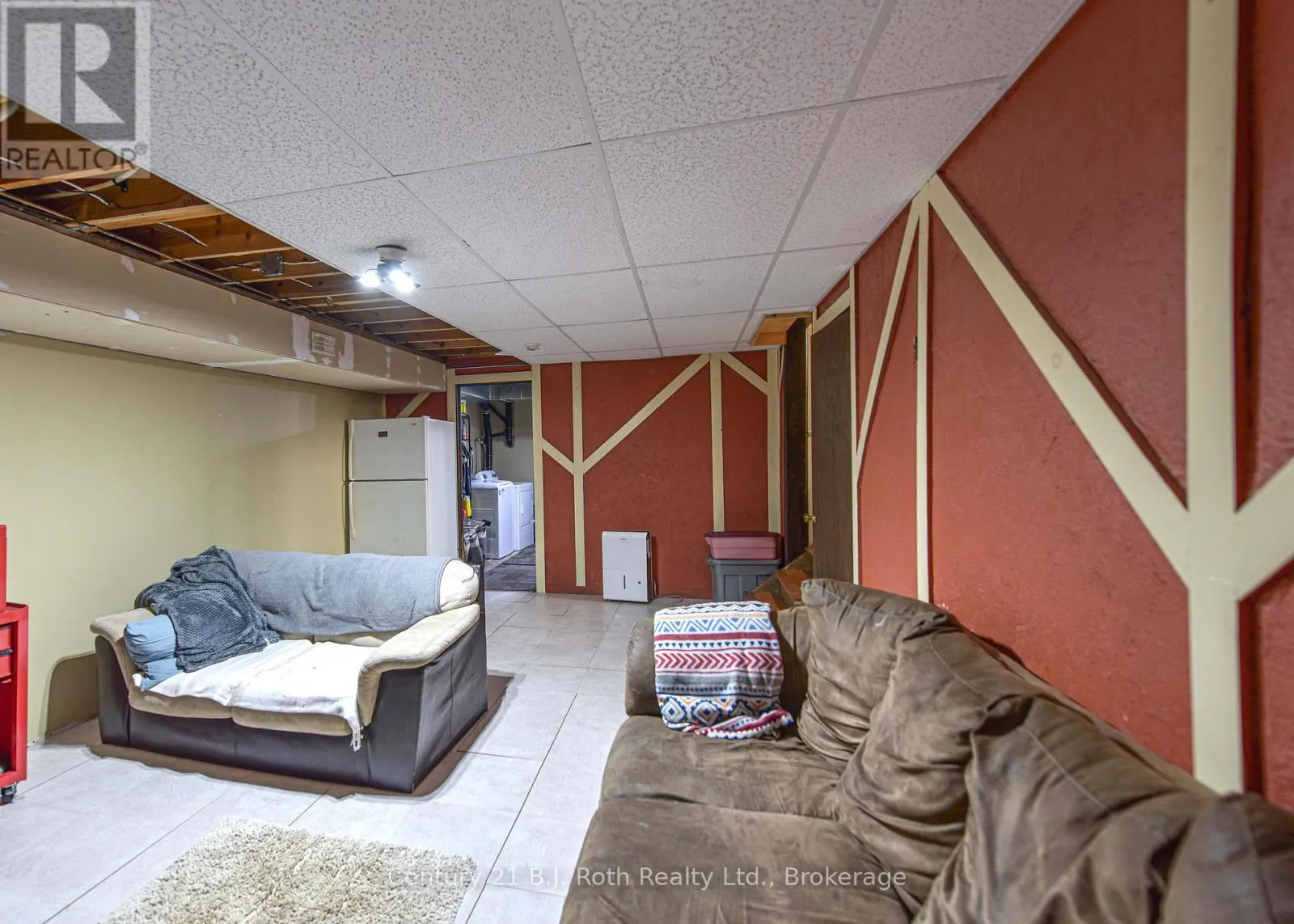 1535 15/16 SIDE ROAD E