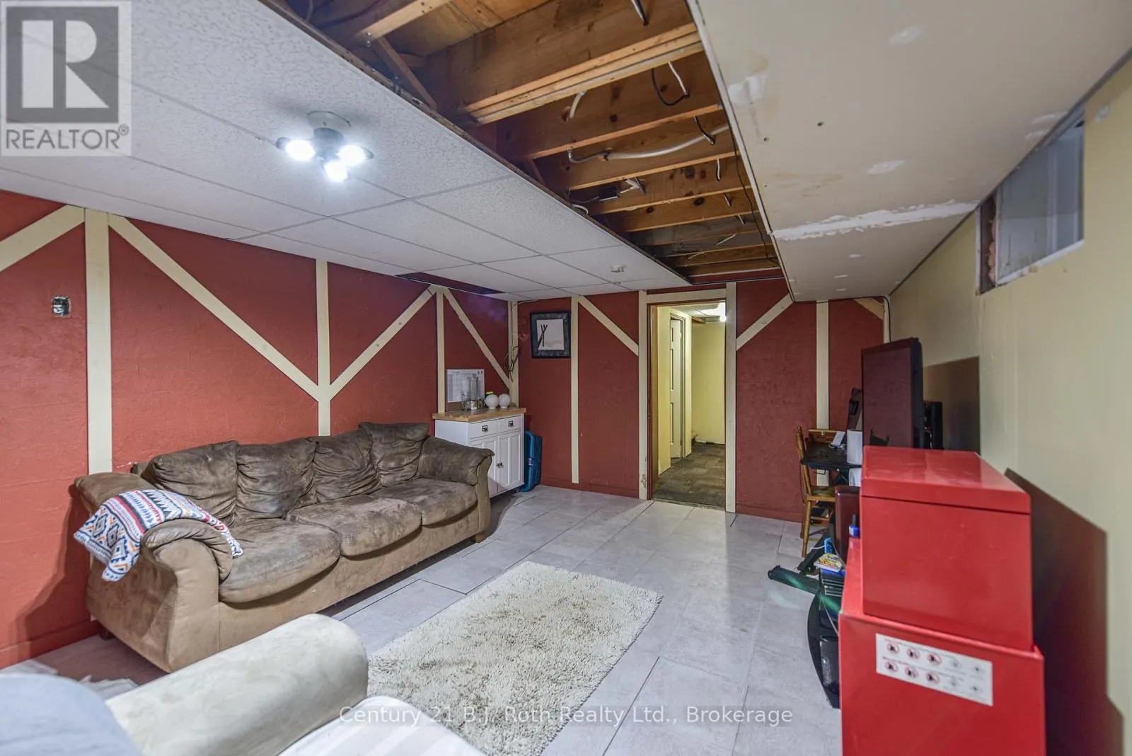 1535 15/16 SIDE ROAD E