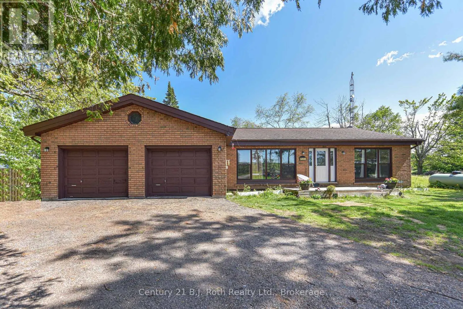 1535 15/16 SIDE ROAD E