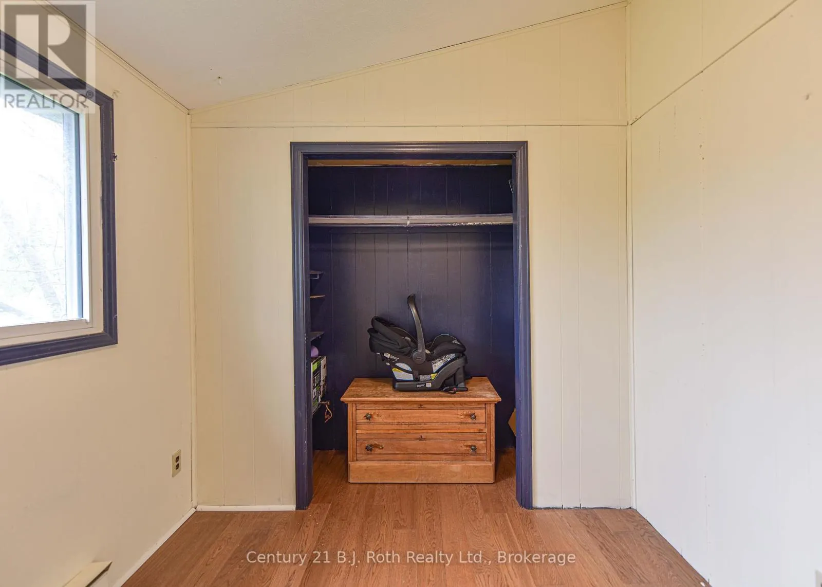 1535 15/16 SIDE ROAD E