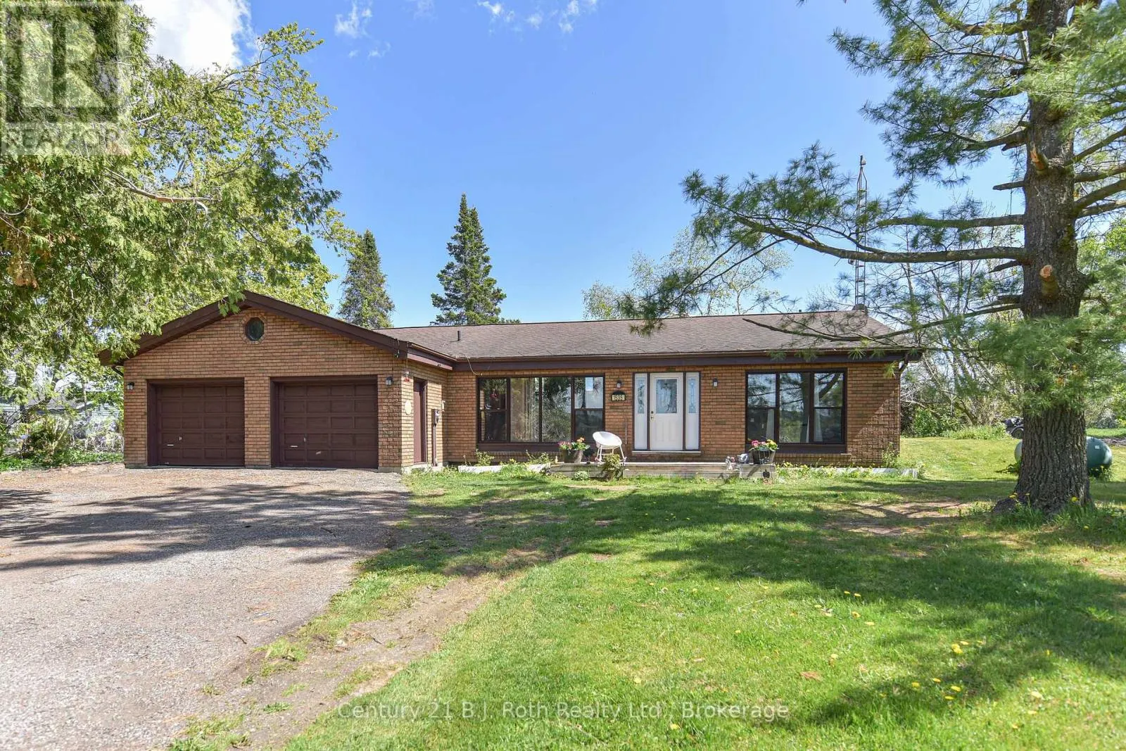 1535 15/16 SIDE ROAD E