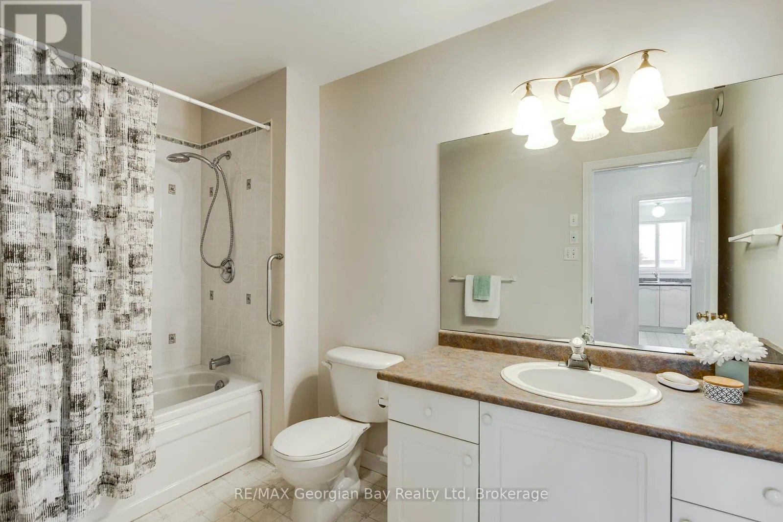 20 - 90 THOMPSON ROAD, #20