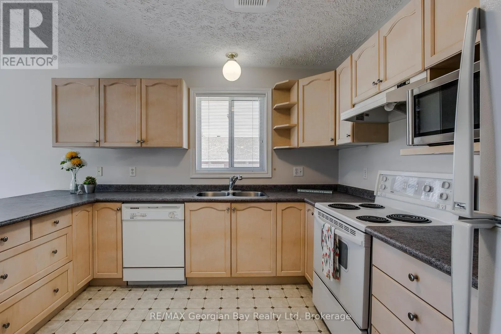 20 - 90 THOMPSON ROAD, #20