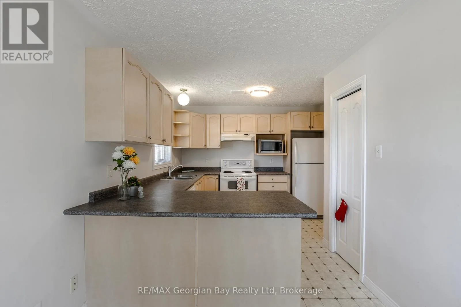 20 - 90 THOMPSON ROAD, #20
