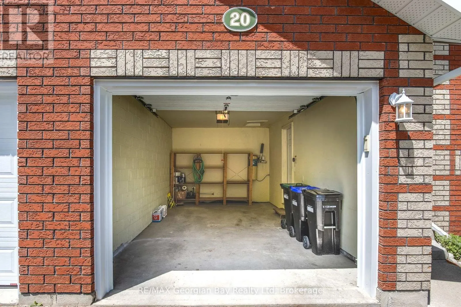 20 - 90 THOMPSON ROAD, #20