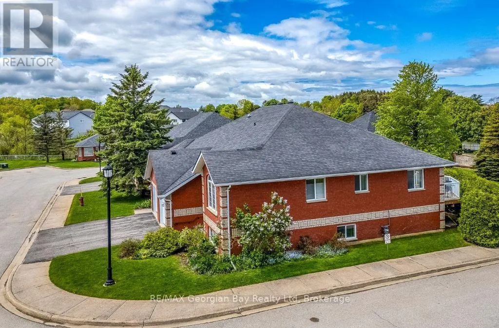 20 - 90 THOMPSON ROAD, #20