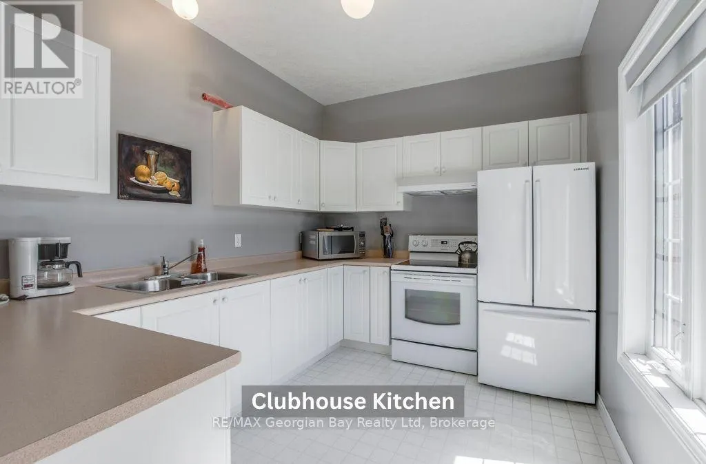 20 - 90 THOMPSON ROAD, #20
