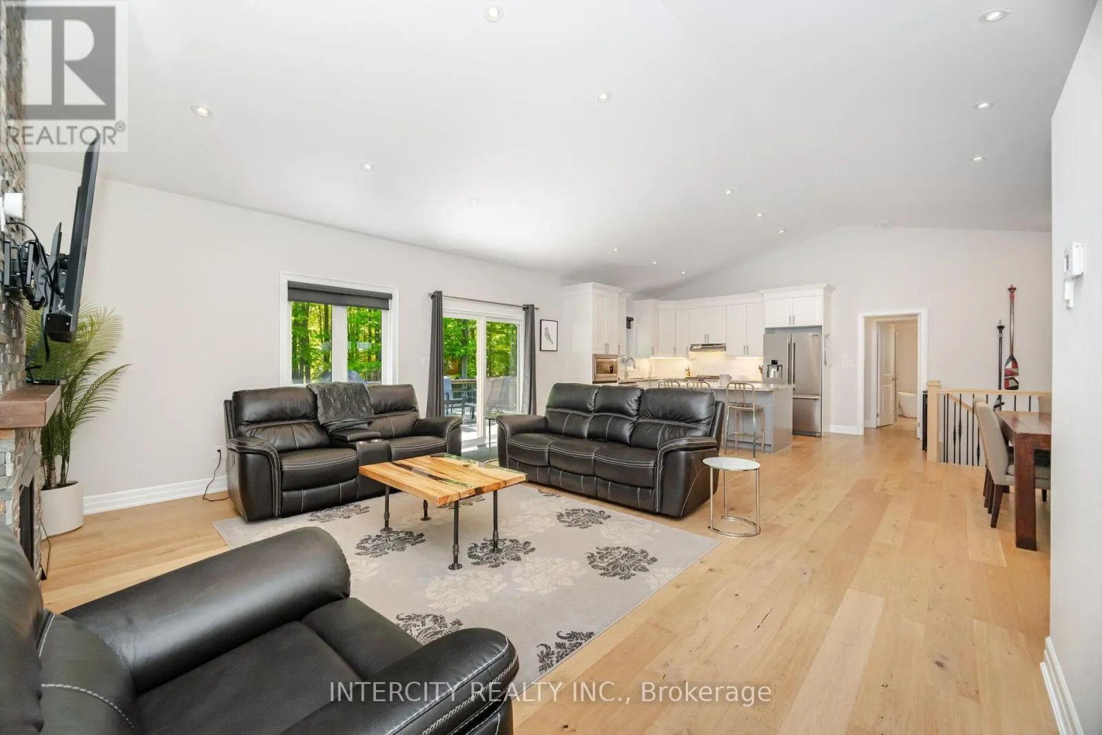 41 TALL PINES DRIVE