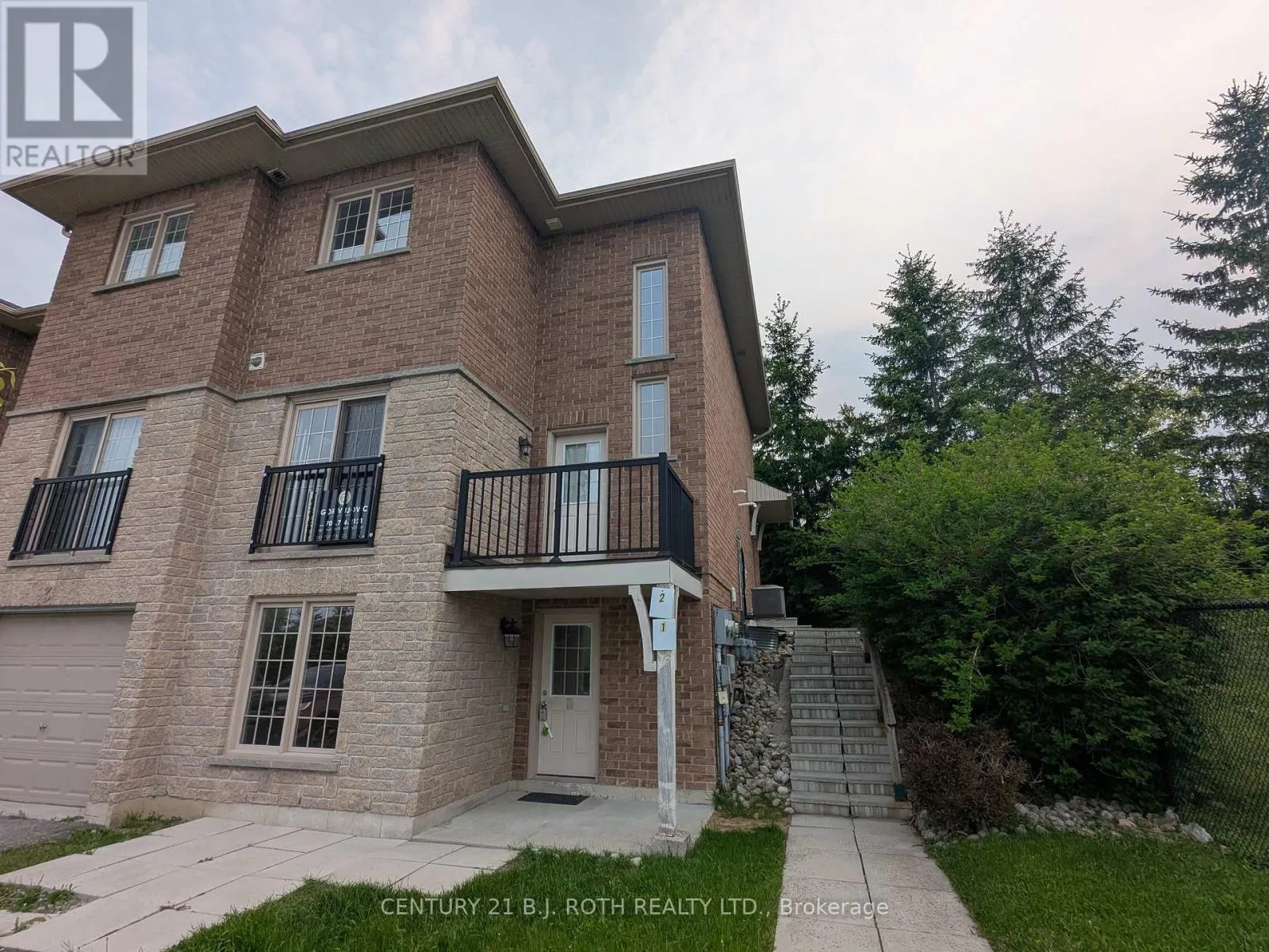2 - 175 STANLEY STREET