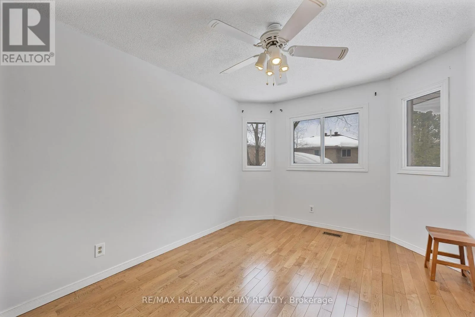 23 GRASETT CRESCENT