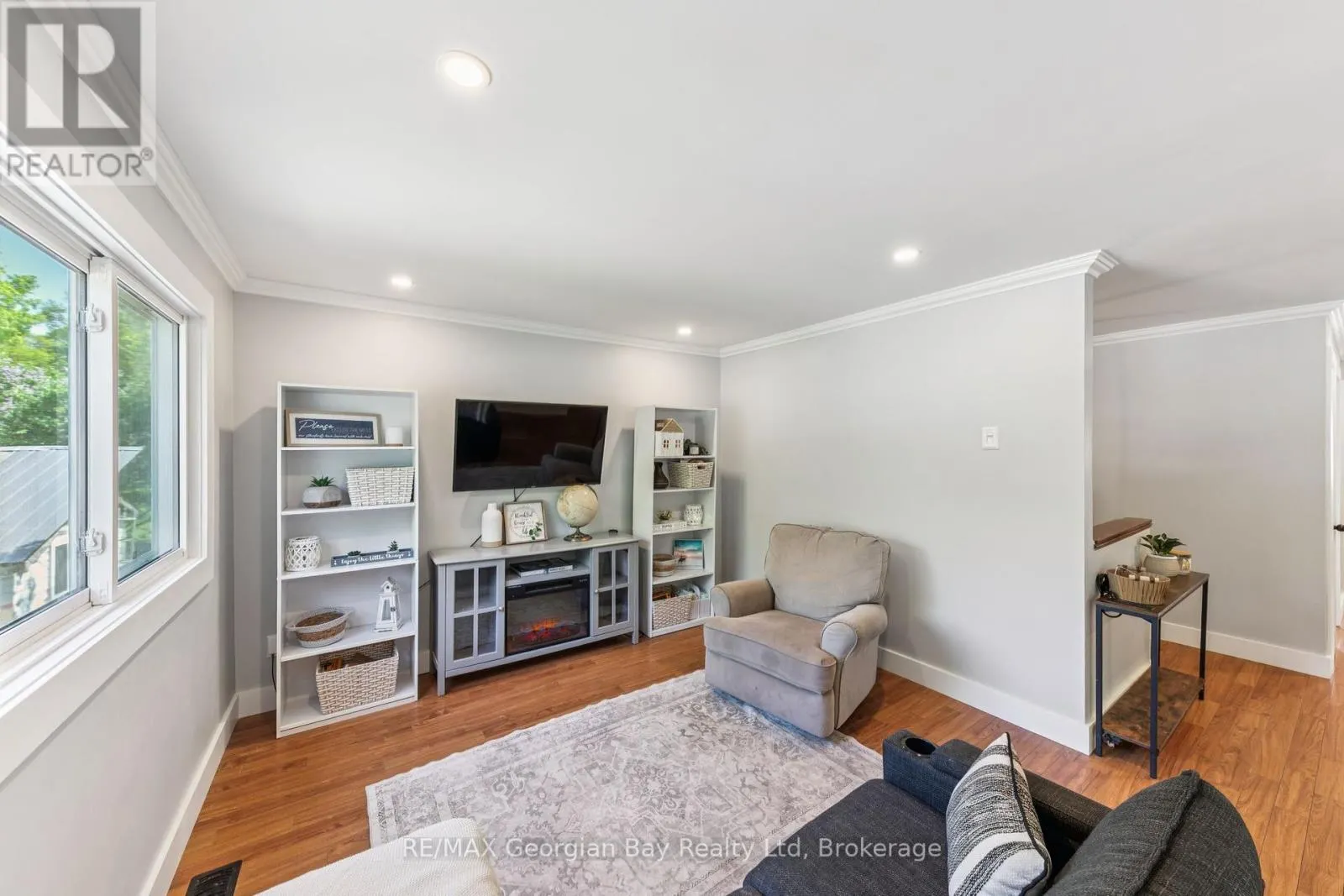 86 MCARTHUR DRIVE