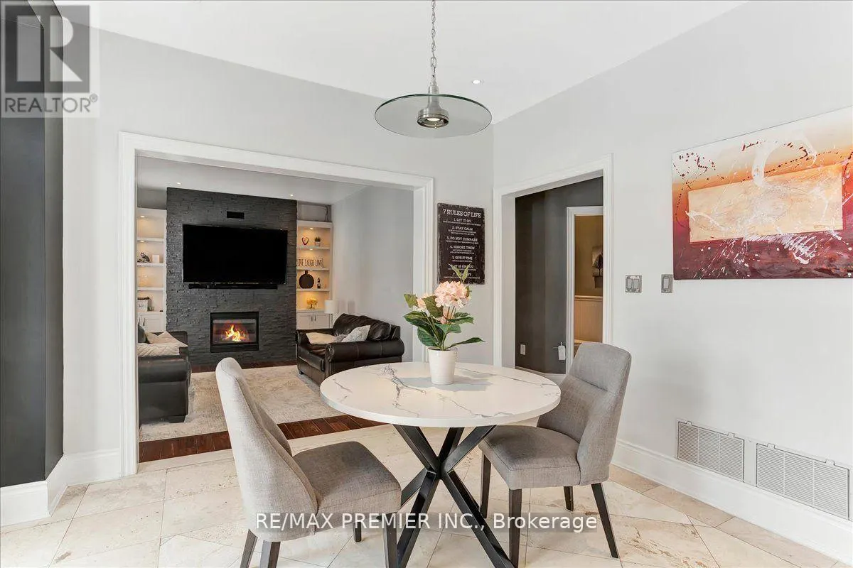 3 PEPIN COURT