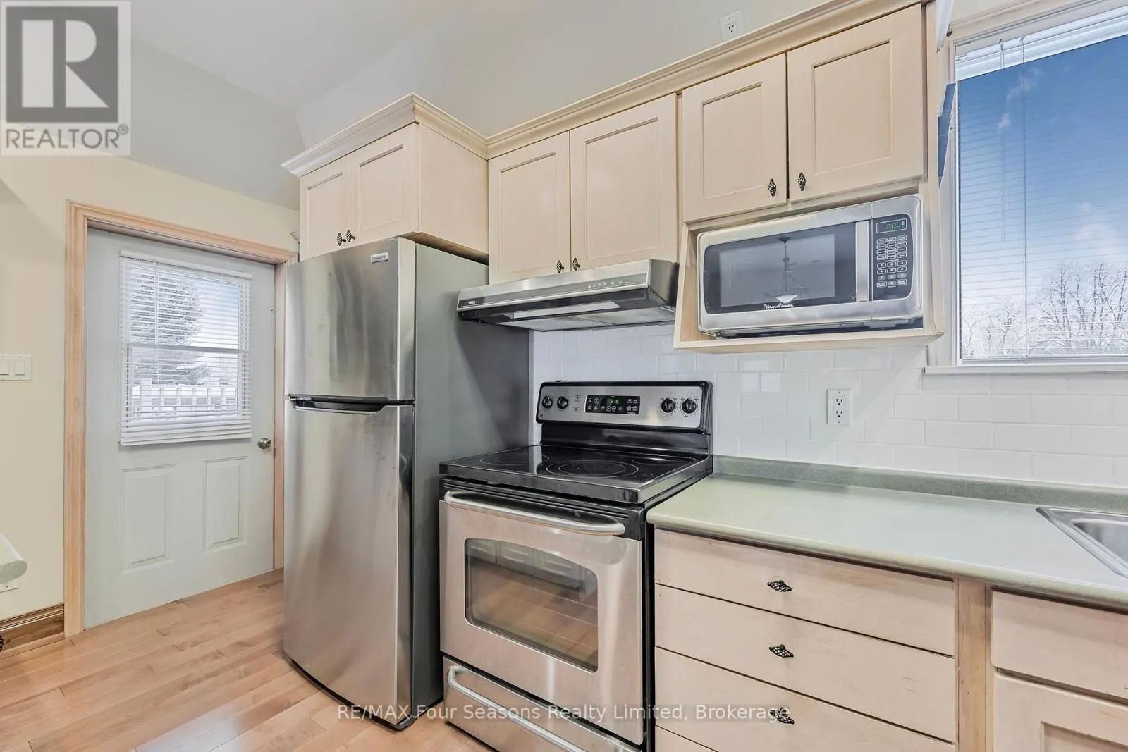 3 SYDENHAM TRAIL E