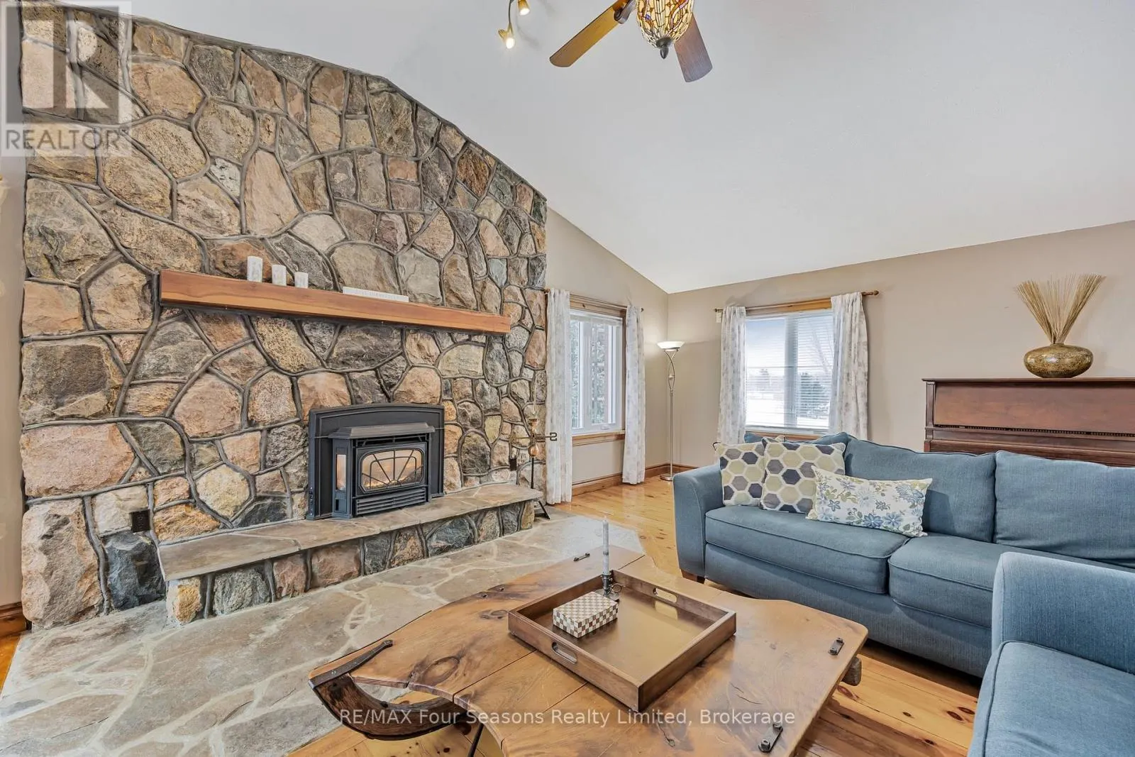 3 SYDENHAM TRAIL E