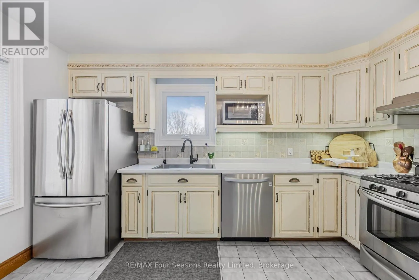 3 SYDENHAM TRAIL E