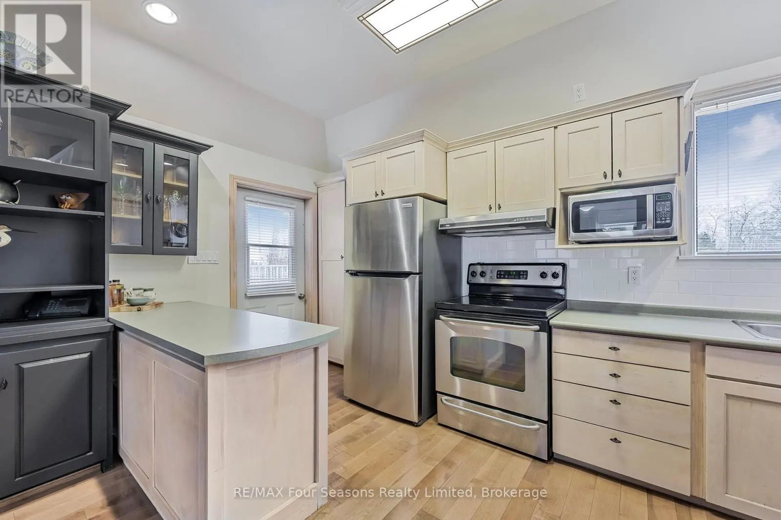 3 SYDENHAM TRAIL E