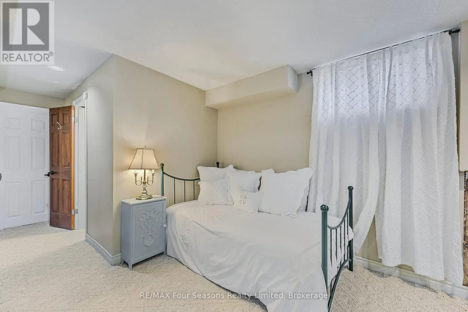 3 SYDENHAM TRAIL E