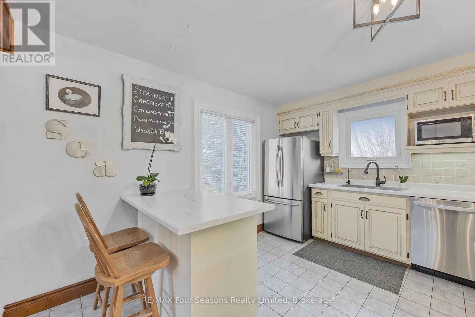 3 SYDENHAM TRAIL E