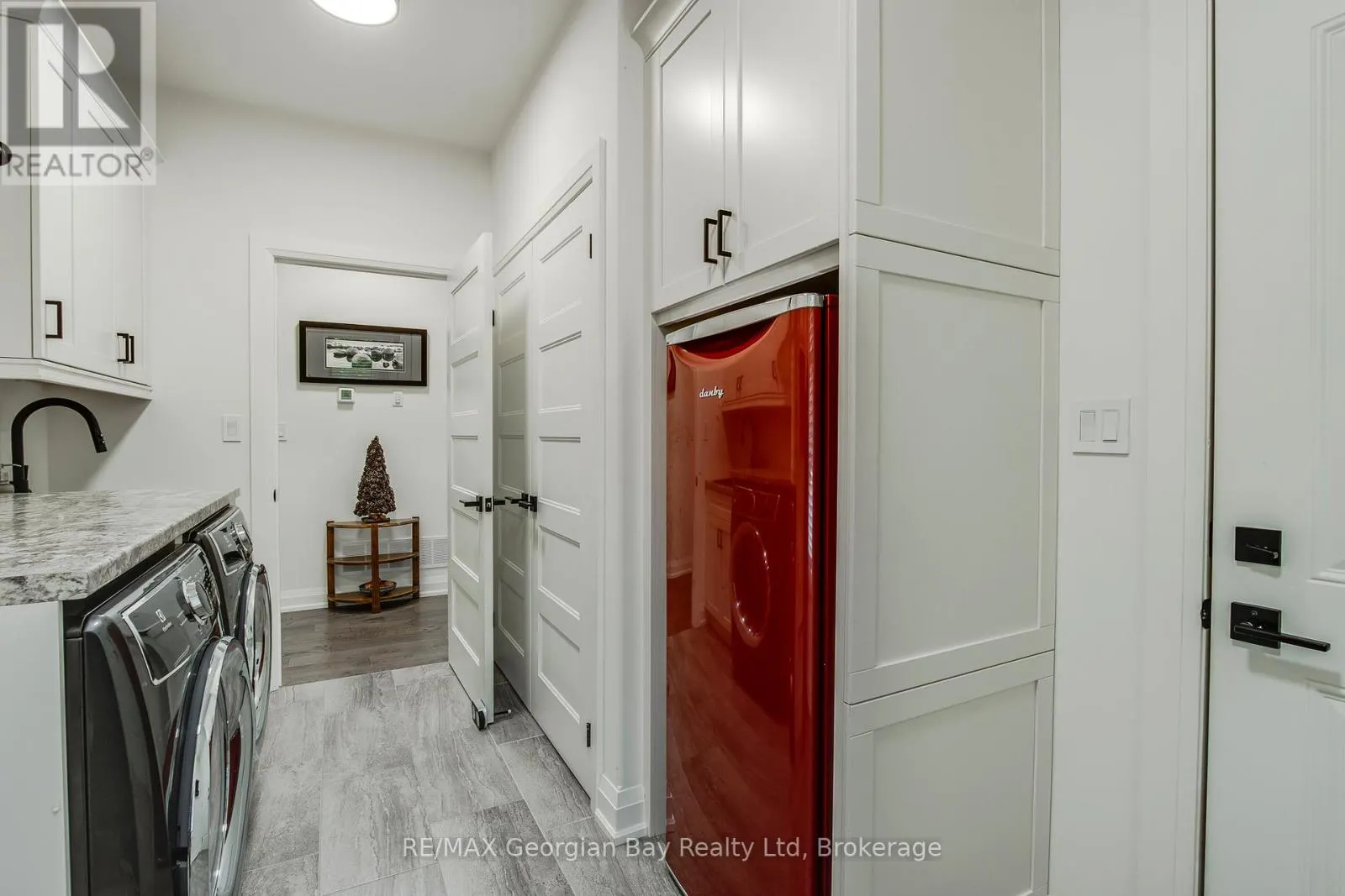 50 WINDERMERE CIRCLE