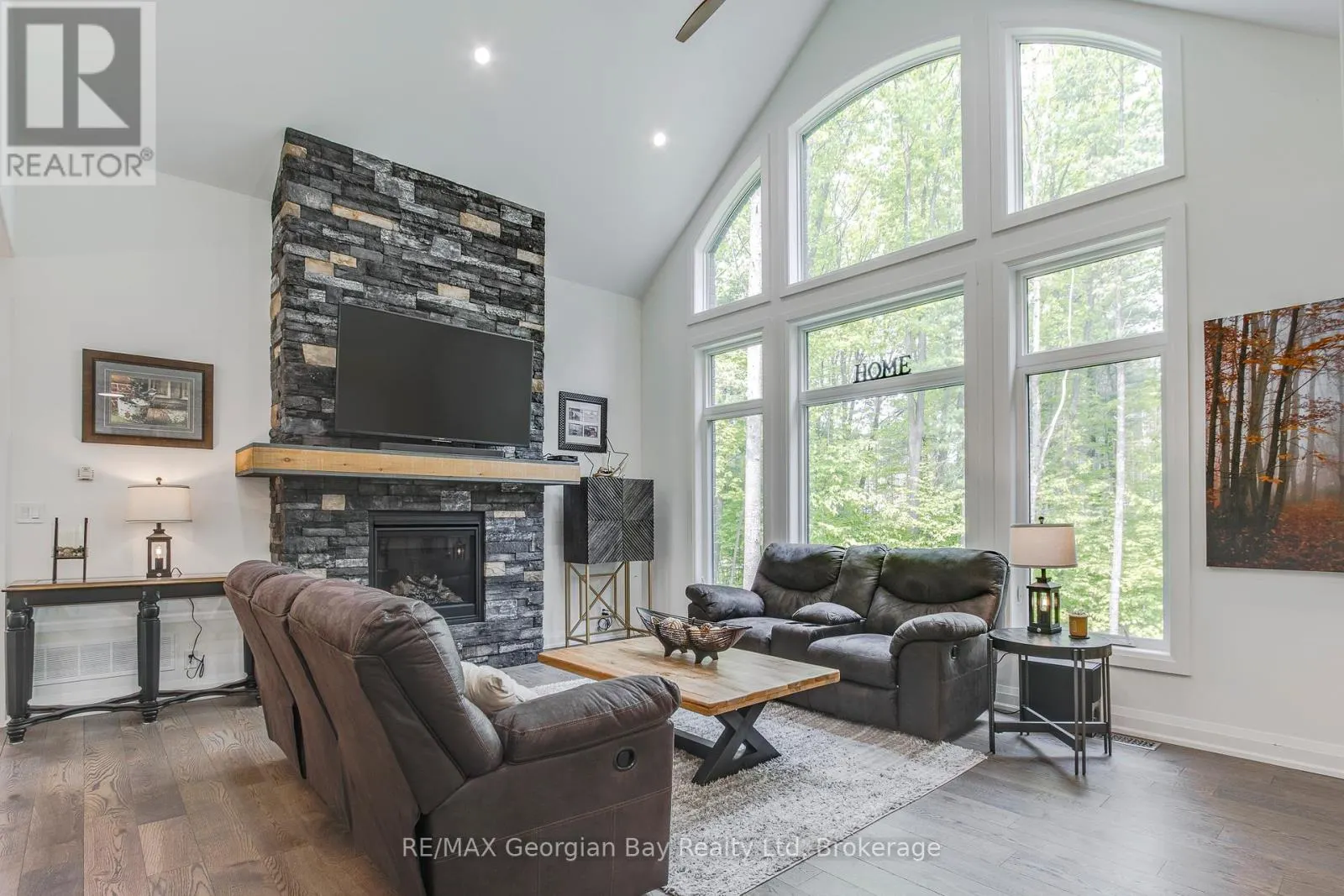 50 WINDERMERE CIRCLE