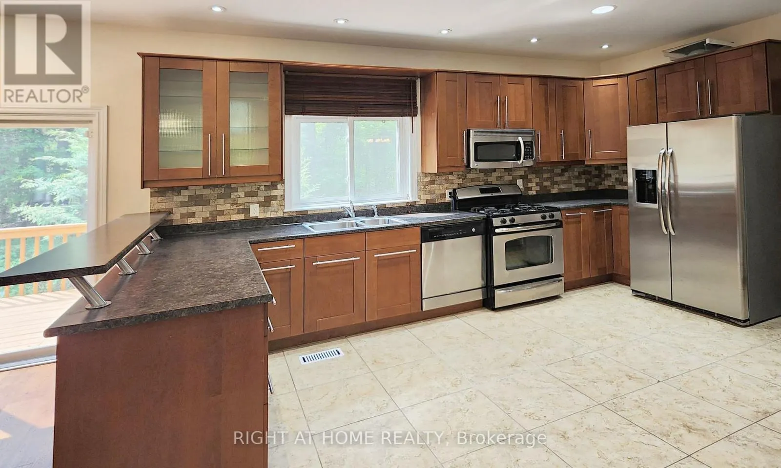 2384 CHAMPLAIN ROAD