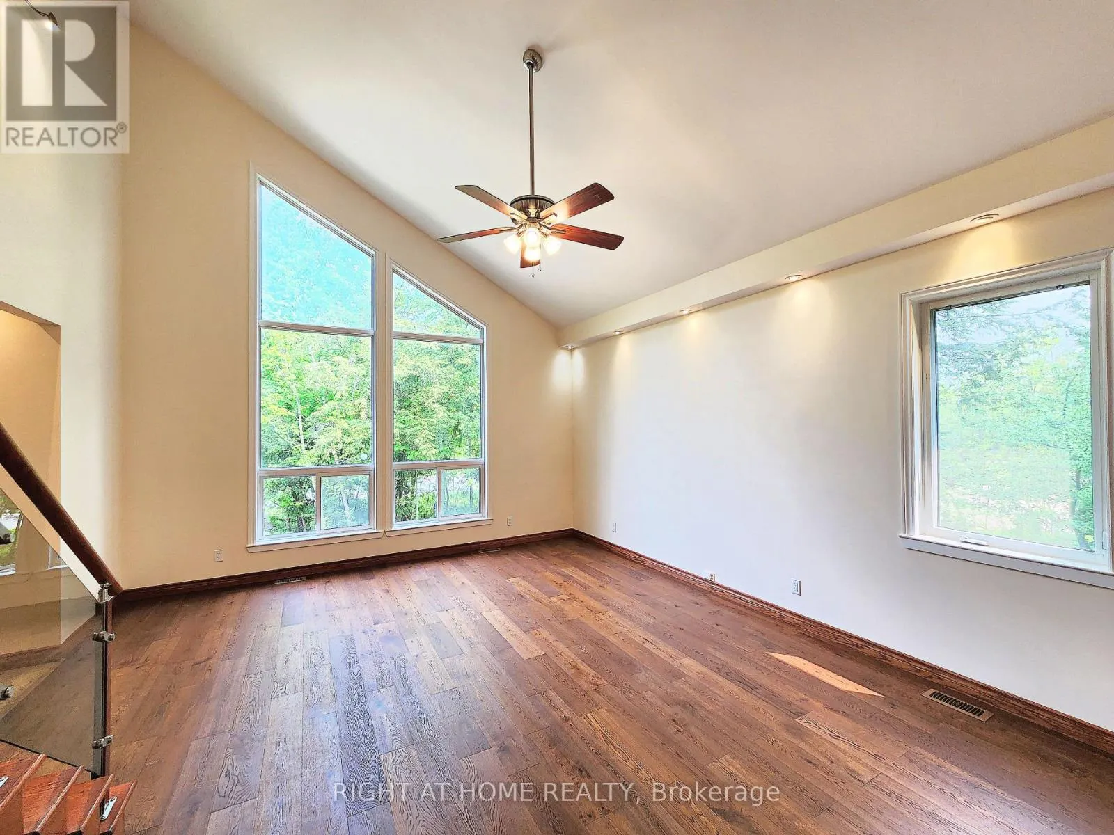 2384 CHAMPLAIN ROAD