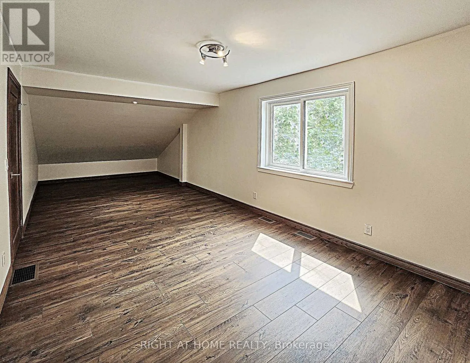2384 CHAMPLAIN ROAD