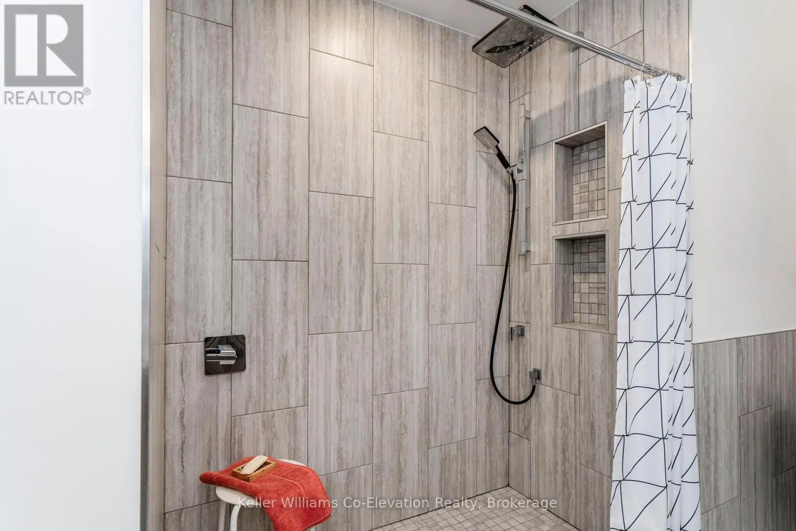 7 - 8 BECK BOULEVARD, #7